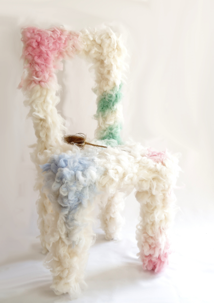 Chaise CHAIR d'Héléna Guy Lhomme, artisane textile et plasticienne. Présentée dans Horizon. 